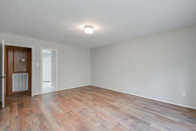Building Photo - 11918 Glenway Dr