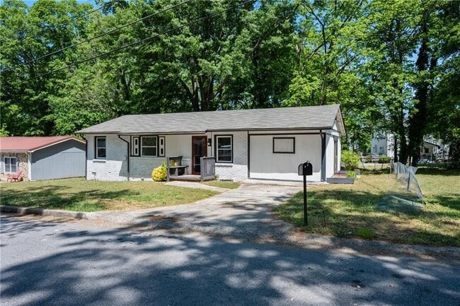 Building Photo - 100 Pine Cir