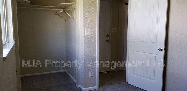 Building Photo - 1041 S 200 W