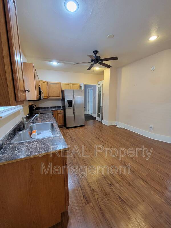 Building Photo - 1503 9th St