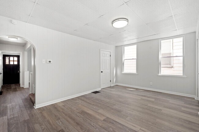Building Photo - Stunning 2 bedroom home in Homestead available June 15!