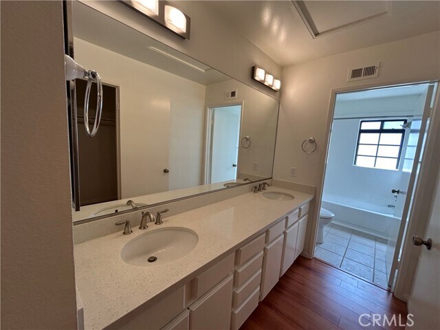 Building Photo - 2931 Plaza del Amo
