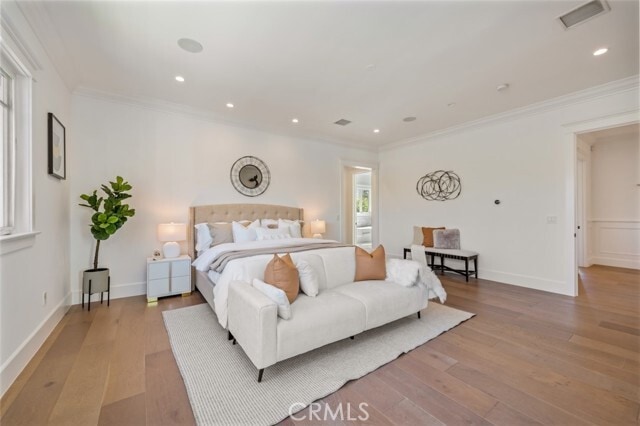 Building Photo - 20701 Dumont St