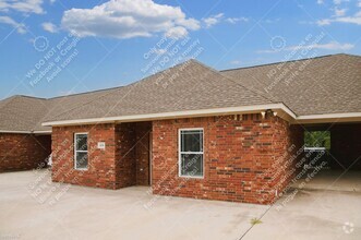 Building Photo - 2 br, 2 bath Triplex - 457 Neals Hill Rd