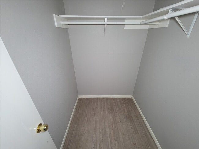 Building Photo - 13611 Ravensway Dr