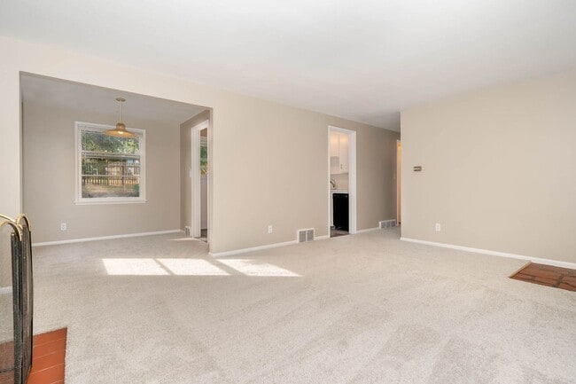 Building Photo - 2Bd/1Ba Seattle House