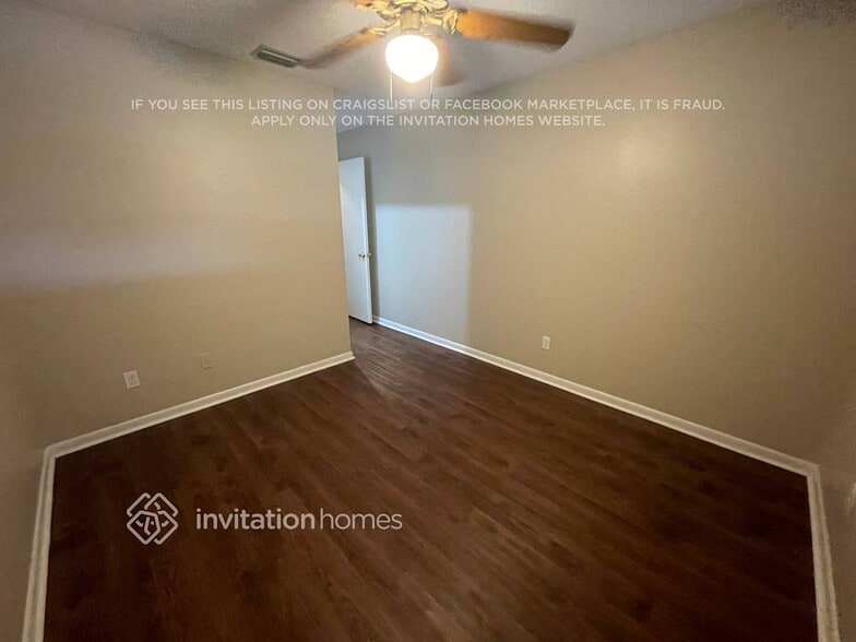 Building Photo - 6115 Donegal E