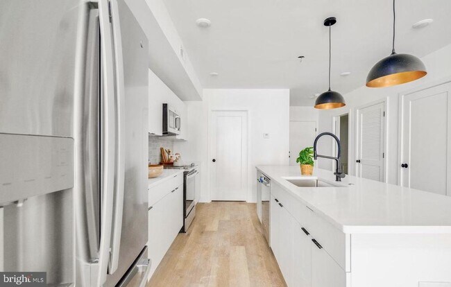 Building Photo - 1540 Frankford Ave