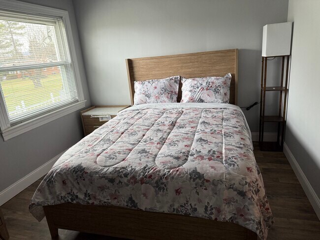 Building Photo - 606 E Main Street Ext