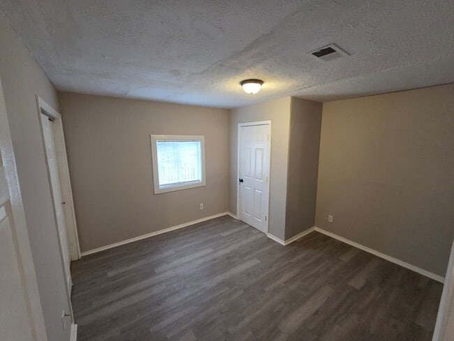 Building Photo - 1352 Dianne Dr