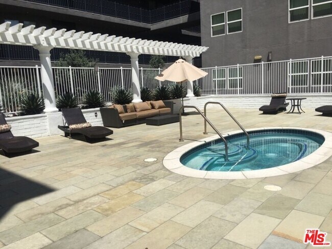 Building Photo - 11925 Kling St