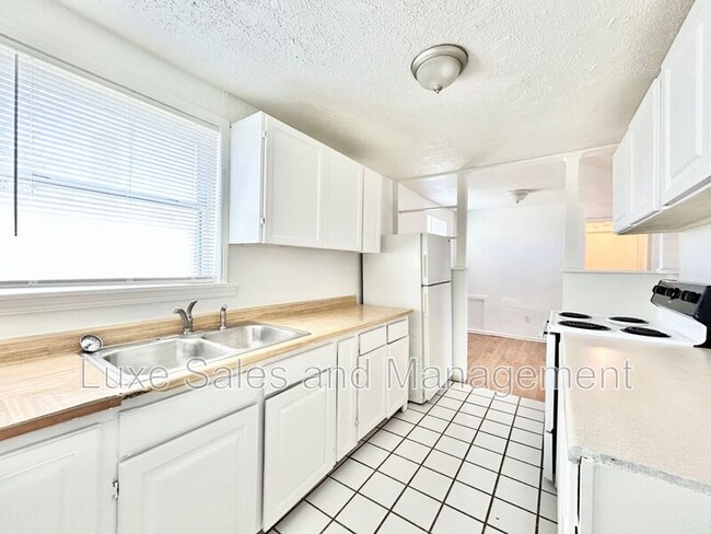 Building Photo - 1700 Karen Dr
