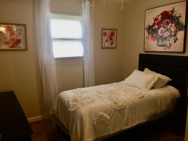 Building Photo - TURN KEY FULLY FURNISHED RENTAL