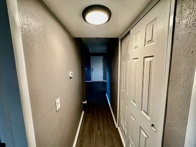 Building Photo - **MOVE IN SPECIAL - FIRST MONTH'S RENT FREE!!** "Charming 2-Bed Condo in Golden, CO - Cozy Living!"