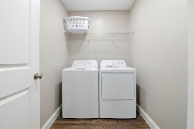 Building Photo - 810 Carson St