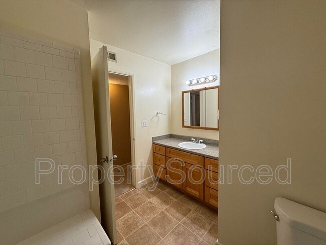 Building Photo - 320 E Granada Way