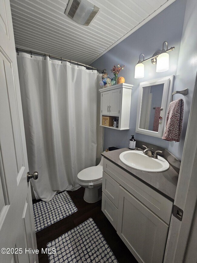 Building Photo - 403 Boysenberry Ln