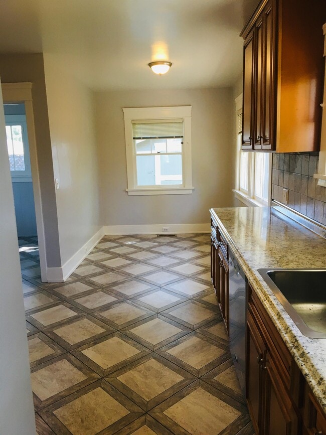 Building Photo - 1122 Channing Ave