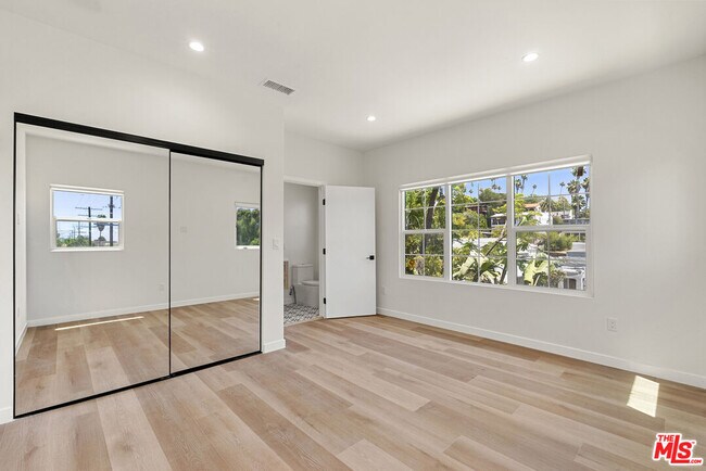 Building Photo - 1305 Lucile Ave