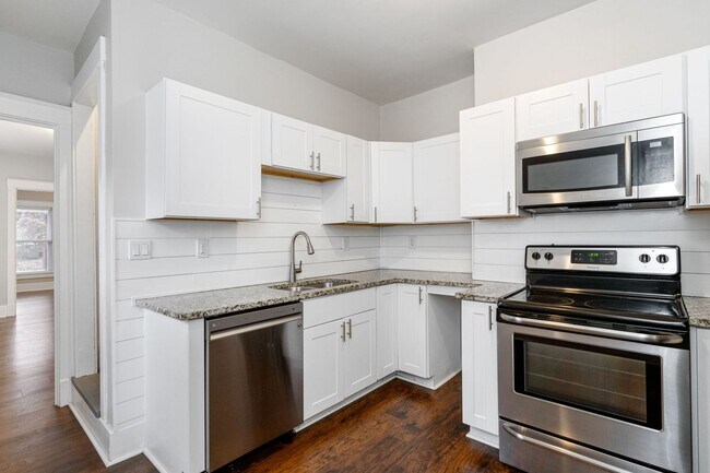 Building Photo - 3 Bedroom House Off Eastern Parkway