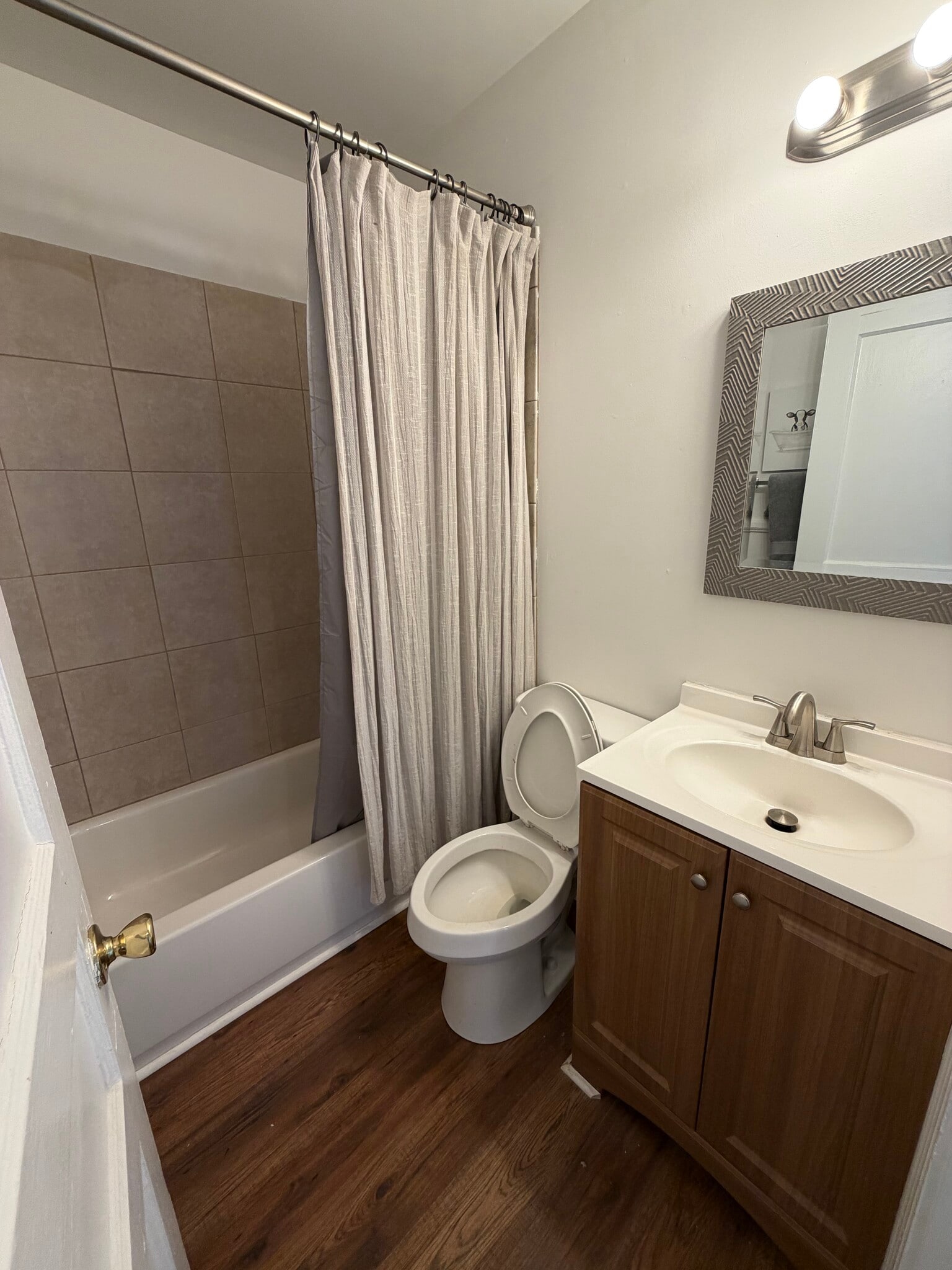 Bedroom #2 and #3 Shared Bathroom - 1240 Skyview Rd