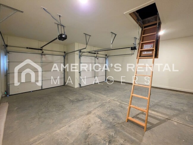Building Photo - 1019 Grand River Blvd W