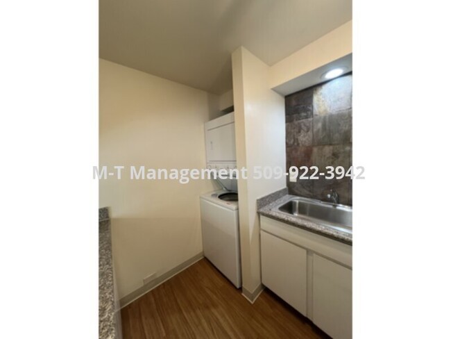 Building Photo - Mission East Apts 2 br/1 bath ground floor...