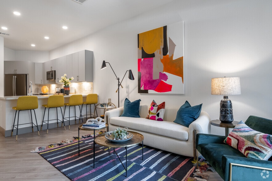 1BR, 1BA - 722SF - Living Room - Broadstone East End