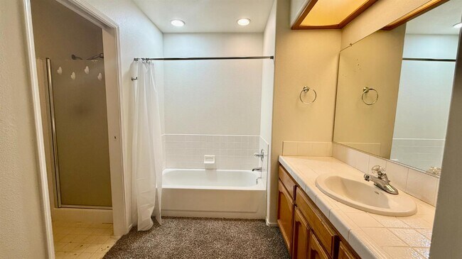 Building Photo - 945 Don Medico Dr