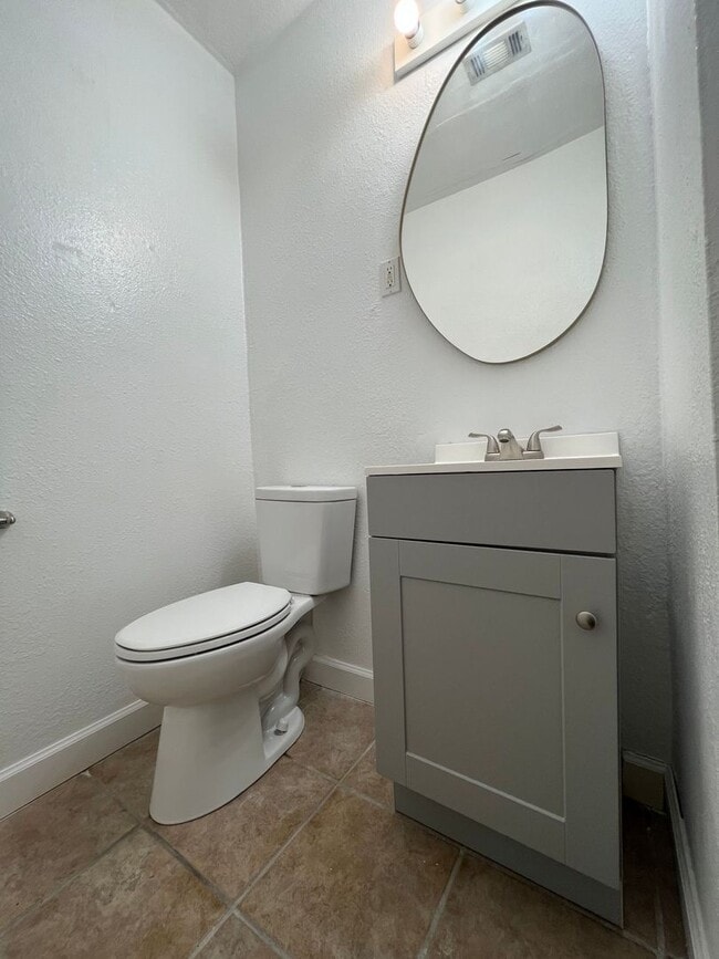 Building Photo - RENT REDUCED! & $1000 OFF 1st Mo. Rent - 3B/2.5B Home + 2 Flex Rooms –  One Block from FSU Stadium