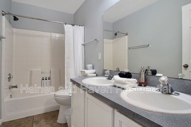 Building Photo - 323 Castlemain Cir