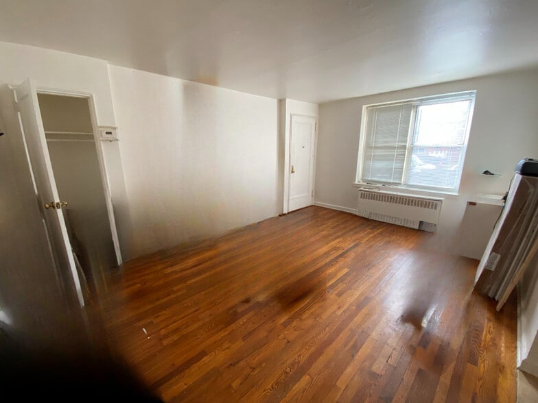 LivingRoom - 4011 191st St