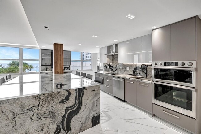 Building Photo - 2751 S Ocean Dr
