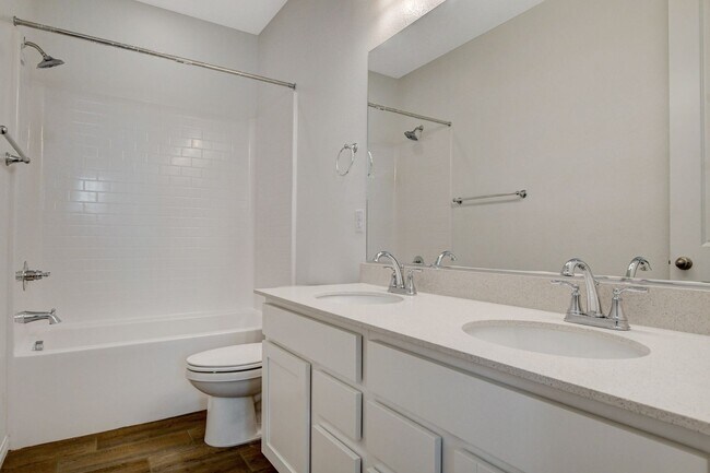 Building Photo - Newly built Home, gated