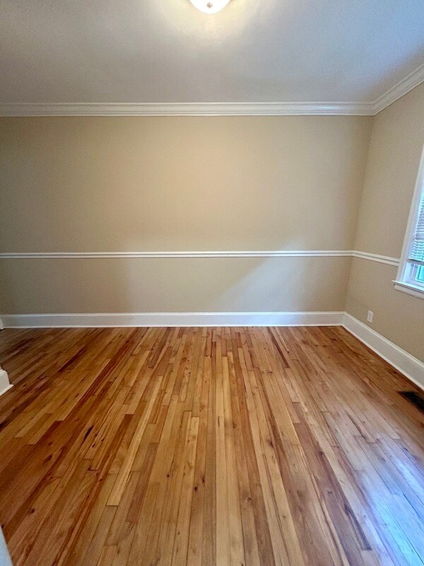 Building Photo - 204 N Laurel Ave