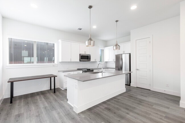 Building Photo - 1737 W Cantey St