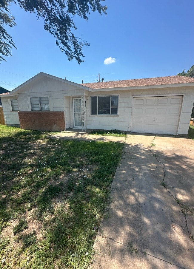 Primary Photo - 2403 N Osage St