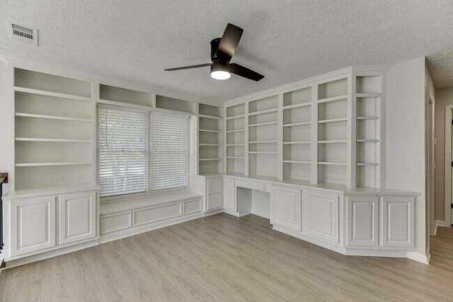 Building Photo - 5570 Cannonero Dr