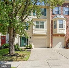 Building Photo - 2504 Smoketree Ln