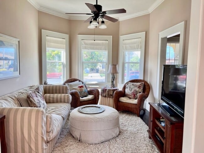 Building Photo - Historic Charm, Modern Comfort | 4BR + Den...