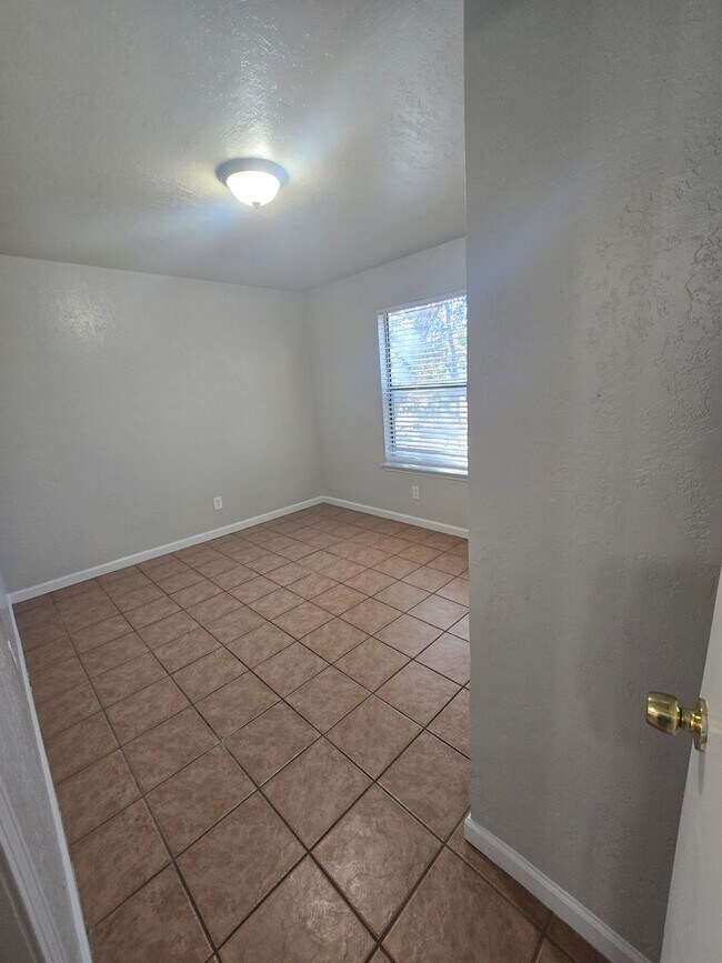 Building Photo - Comfortable 2 Bedroom Rio Rancho Apartment