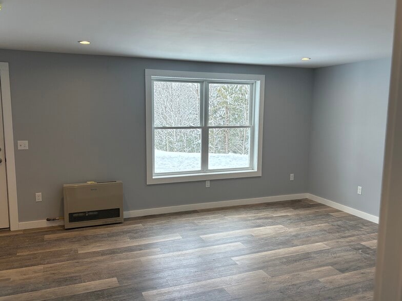 Building Photo - 867 Upper Pleasant Valley Rd