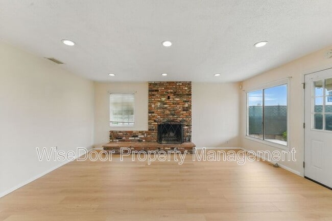 Building Photo - 1114 Stovall Ave