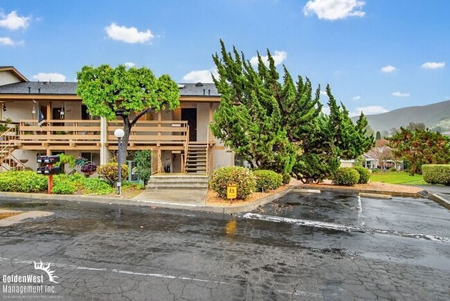 Building Photo - Charming 2Bdm 2Ba Condo with Scenic Views in Lake San Marcos!