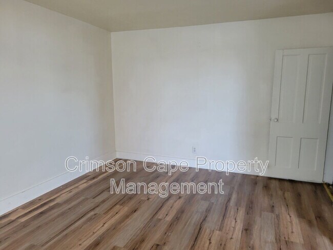 Building Photo - 131 Pine St