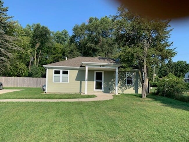 Building Photo - LIVE IN DOWNTOWN HOWELL! 3 BEDROOM HOUSE FOR LEASE