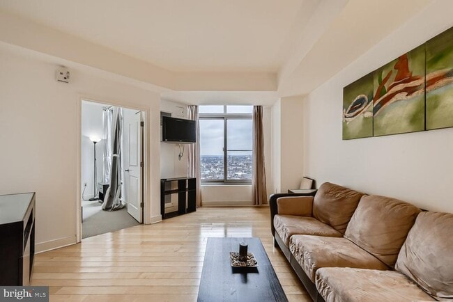 Building Photo - 675 S President St