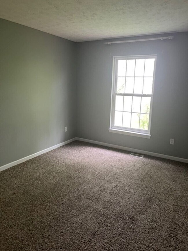 Building Photo - Spacious 4 Bed, 2.5 Bath Home in Woodgate