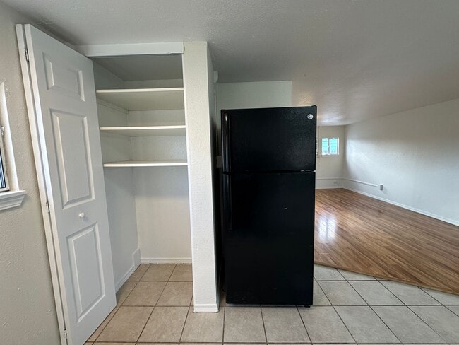 Building Photo - 809 Willard. New pictures coming soon!!