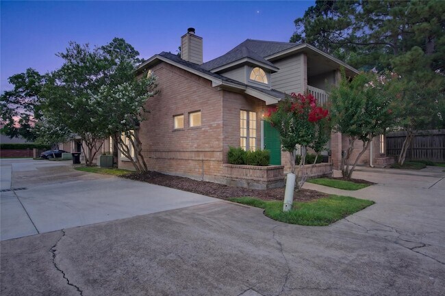 Building Photo - 5515 Strack Rd